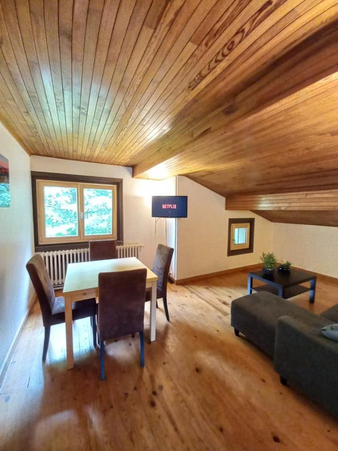 Logement Mansarde Dans Maison Avec Jardin En Bord De Piste, Vue Montagne Les Houches Exterior photo